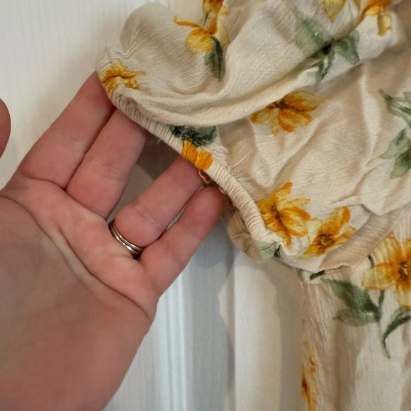 American Eagle Outfitters Cream Floral Blouse - Picture 2 of 4